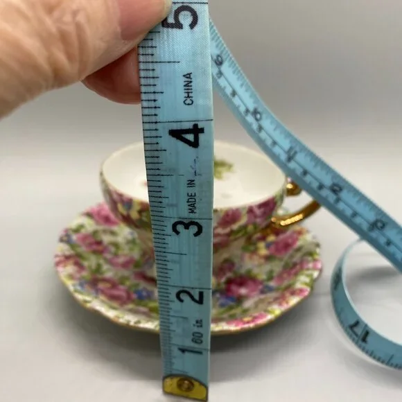 Saji Occupied Japan Floral Rose Chintz Cup and Saucer with Display Stand - Picture 9 of 12